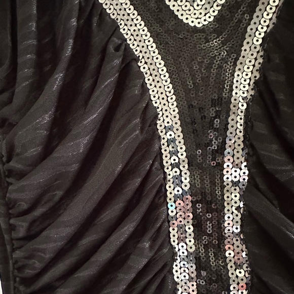 Sequin middle low cut dress - Picture 3 of 3